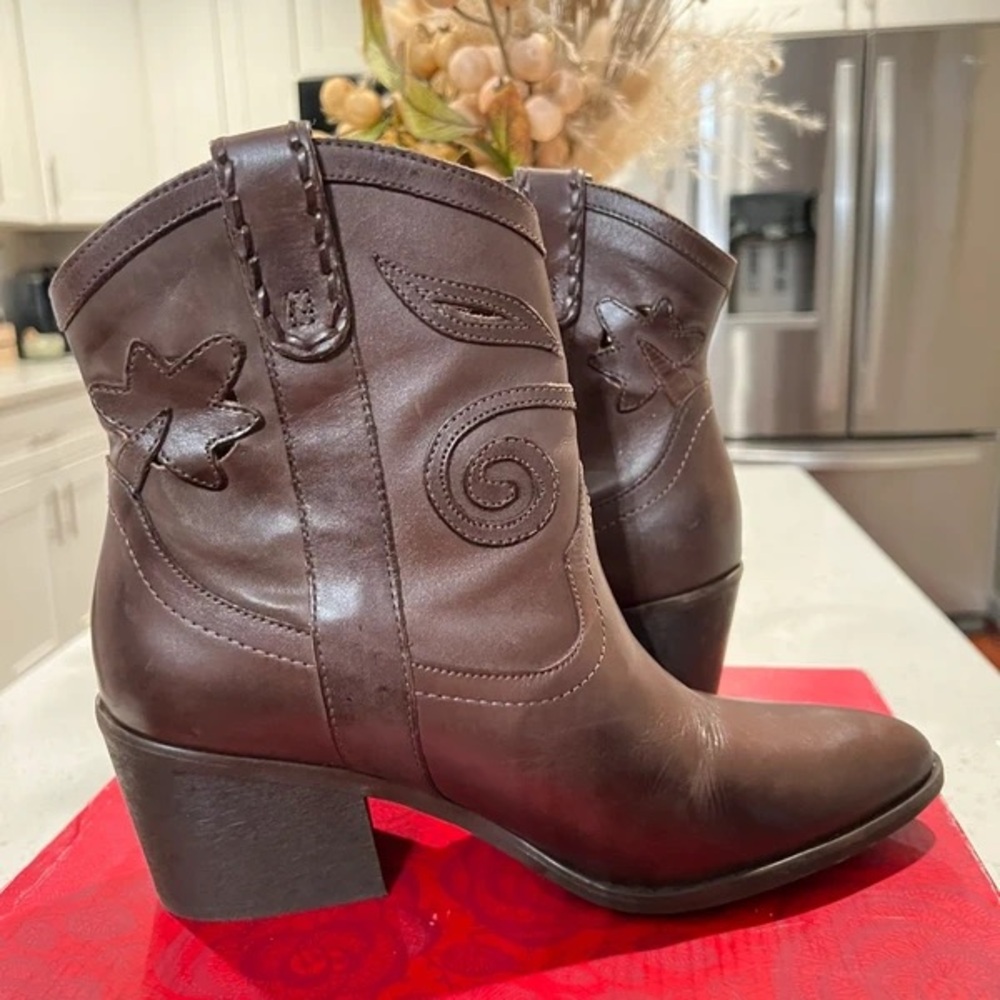 Elegant Dark Brown Heeled Boots